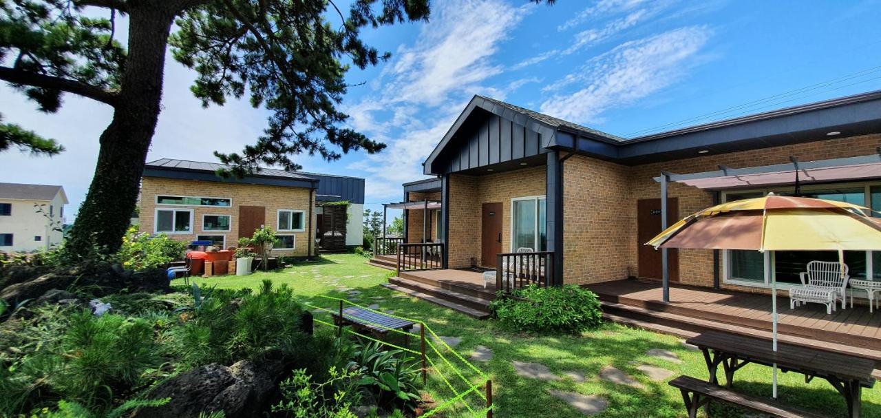 Wind Jeju Cafe & Pension Seogwipo Exterior photo